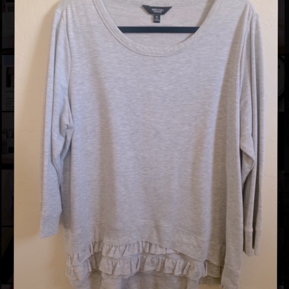 Light gray Simply Vera by Vera Wang top.